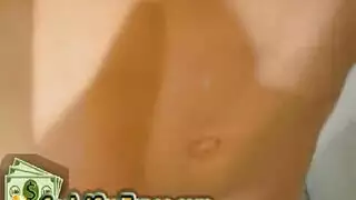 اضطررت لبعض المرح في الحمام.