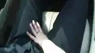 خبطت فتاة من الطالبة الطويلة قرنية في البار