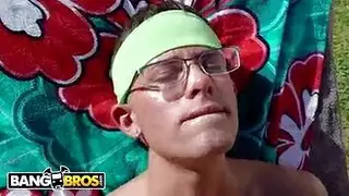 ينتشر جبهة مورو الشديد ساقيها أمام رجل هي في حب