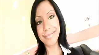 عربيان يسحبان منزلها