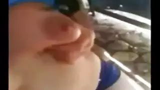 فتاة الساخنة تتعرى أمام كاميرا الويب