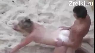 شرموطة طيزها كبيرة تتناك على الشاطيء
