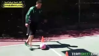 المراهقة لديها مهارات كروية خاصة
