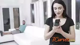 الفتيات لطيف تمتص نفس الديك الكبير