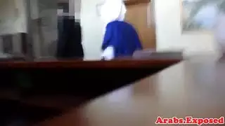 الحجاب يرتدي العرب يحصل على الحلق