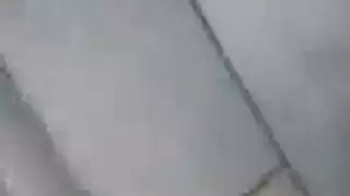 واحد ينيك واحده فى المصعد
