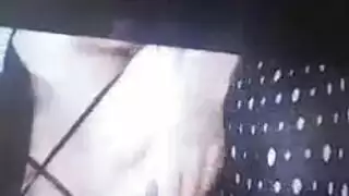 طالبة تهرب و قد الصف للتناك و جاء عشيقها