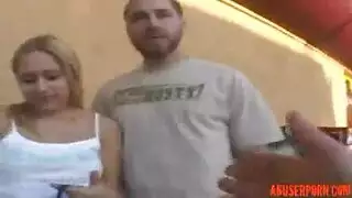 هذه الأخوات الخطوة الهواة مدمنة على مدلك حلو لعوب.