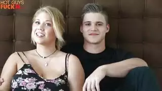 سكس شباب ساخن على السرير في جميع الأوضاع