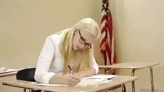 دانا فسبولي وجينا ساتيفا وجود الثلاثي مع عشيق