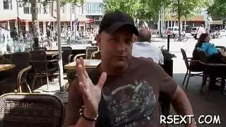 يظهر مثير الدهنية واقع لأول اللسان لها