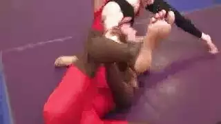 المصارعة في الطبيعة العمل