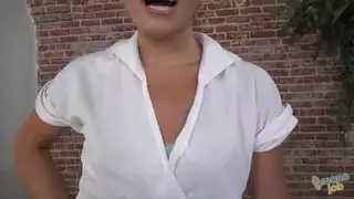 تهييج الشهوة من الممرضة الجميلة و هي تلعب بالزب و تمصه