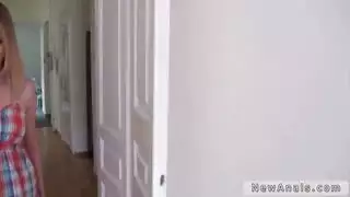 أحاول أن أجعل ديك ينمو في حجم وجنس صديقتي