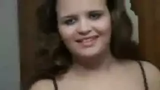 ترقص لجوزها بقميص النوم يغفلها ويصورها