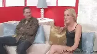 نيكني بقوة انا ساخنة و كسي يريد زبك للخصيتين