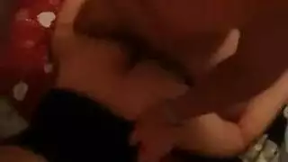 الهاوي البريطاني ضخ من الخلف على الأريكة.