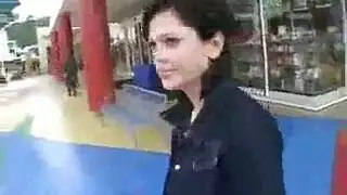 سمراء حلوة روكسي راي مص الديك من خلال ثقب المجد