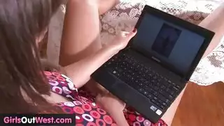 مفلس الهواة فاتنة استمنى والأصابع بوسها الرطب.