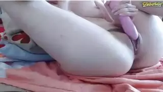 الاستمناء الأنثى المنفردة بالزيت والهزاز
