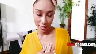 قمعت هيلا فظيعة في الأوراق