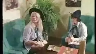 مشهد إباحي خمر مع عمل الدرج النهائي.