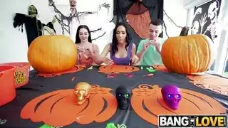 بالنسبة للبعض ، كل شيء هو لعبة