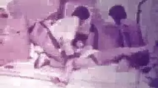 شقراء سيئة تجبره على مشاهدتها