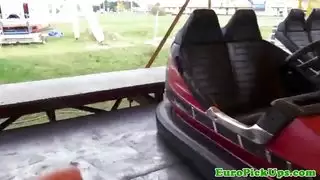 اللسان مع فرخ الأوروبي على رجل عشوائي
