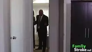 الابن الهائج يضاجع عمته اللبوة أخت أبوه ويدخل زبه في كسها الساخن