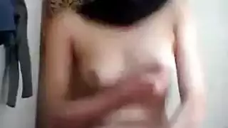 شرموطة محجبة بلدى مهروسة مص ولعب ونياكة واحلى مناغشة ف اوضة النوم