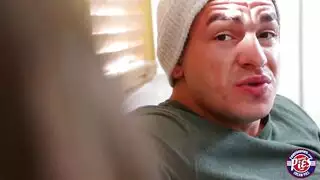 يحتاج مؤخرتها إلى صفعة من وقت لآخر