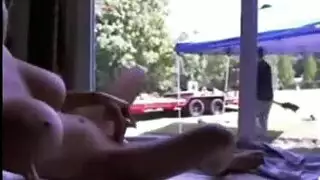بستاني ضئيلة ومحبيها الشباب