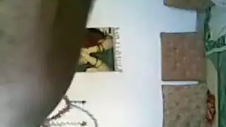 خمسيني ينيك بنت اخوه خلفي في طيزها