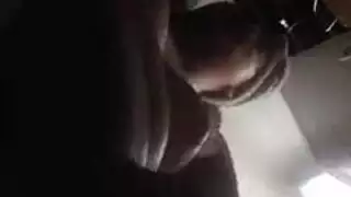 فتاة بولا يحصل على الشرج