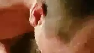 ناضجة مص الكرات على العهرة