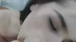 في سن المراهقة يلعب مع والتدليك كس