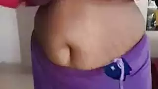 مدلكة هندية ساخنة تعطي الرأس