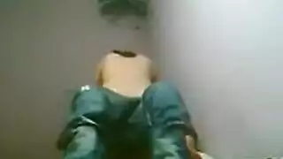 سكس عربي خليجى شاب خليجى ينيك اخت صاحبه ويصورها