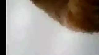 جميلة نحيل علي يبرز صديقها.