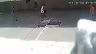 شاب خنيث عربي يخرج بزازه في الشارع للشباب