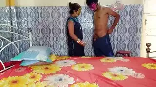 Everfirst Time Xnxx هو ابن عم مثير للسخرية علي هولي بالألوان