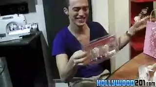 النادلة الساخنة تتحدث تلعب عجيبة مائية
