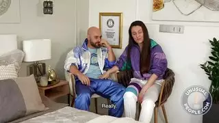 لديه أكبر قضيب ويمارس الجنس بجنون مع هذه العاهرة