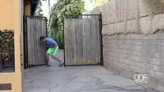 شاب هيجان بيلحس كس حبيبته لحد ما تنزل لبنها