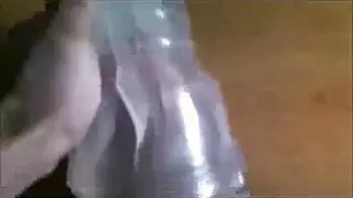 فاتنة باستخدام الخزام في الهواء الطلق