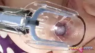تتناك في طيزها وصاحبتها تأكل بزازها
