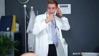 سكس اجنبي منحرف مغامرات الطبيب في العيادة