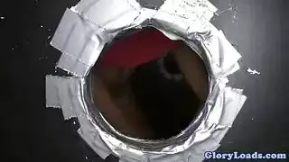 حنين المقربة من الديك الضخم.