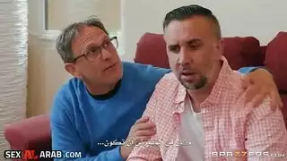 يحمم زوجة صديقه - سكس مترجم